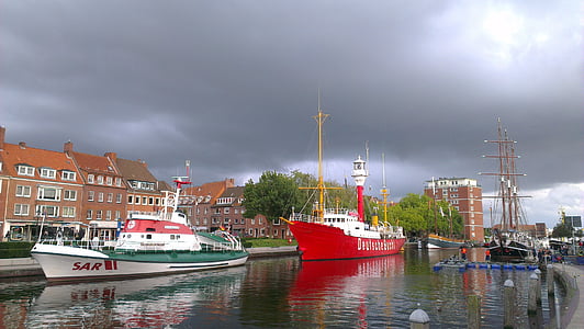 Požiarna loď, lode, Port, Emden