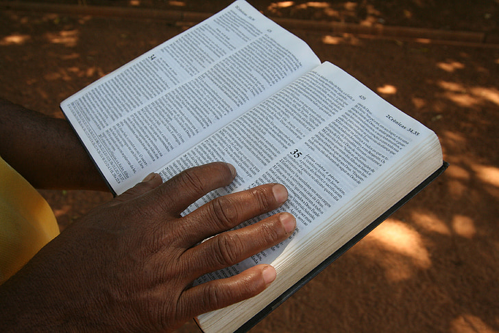 ranka, Biblija, religija, knyga, Krikščionybė, skaitymas, dvasingumas