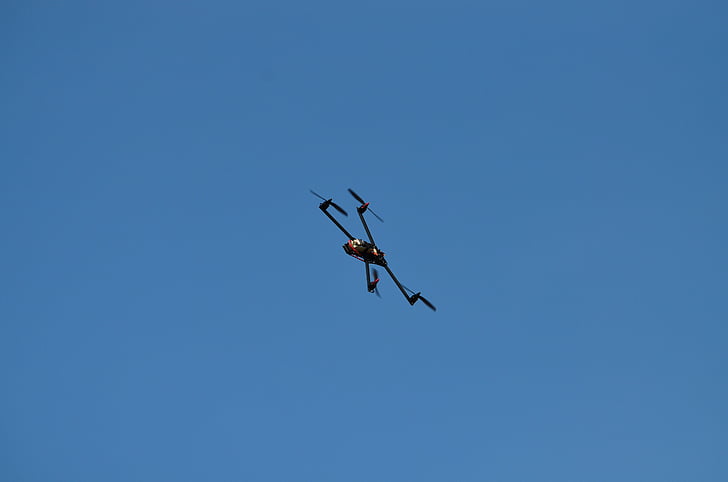 Drone, lietajúci objekt, warthox, fquad, flyduino, x 2208, naze32