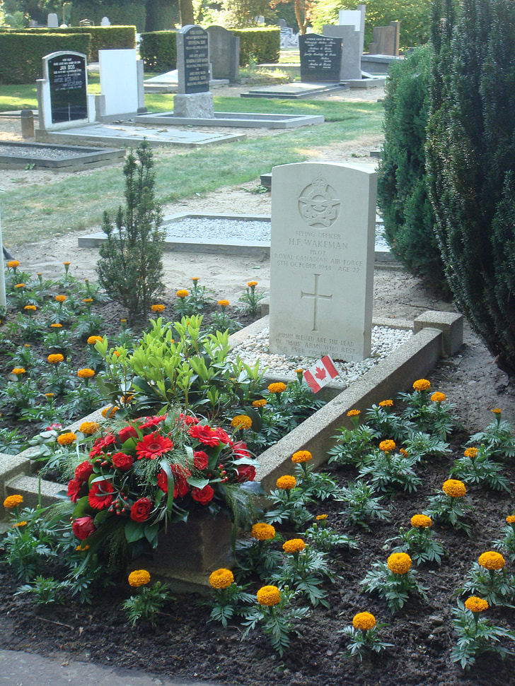 válečný hrob, Připomínaná událost, pilot, Kanada, hřbitov