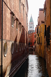 Velence, csatorna, harangláb, a Campanile, homlokzatok, Olaszország, építészet