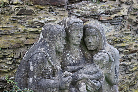 matka, dítě, Mateřská láska, Norny, Tety, kamenné sochy, Fontána