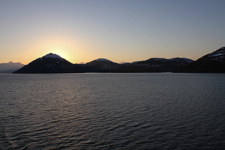 Alasca, oceano, pôr do sol, brilho dourado, montanha, água, paisagem