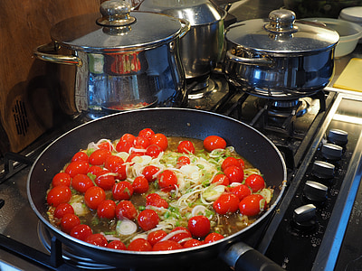 vegetable pan, tomatoes, leek, spring onions, substantial, red, delicious