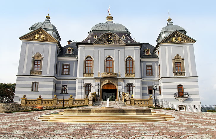 Halič castle, Galicia, Lučeneci, Slovakkia, ajalugu, rekonstrueeritud castle, renessanss
