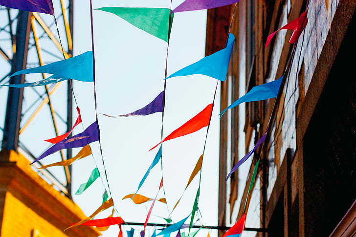 kleurrijke, flaglets, gebouw, Festival, viering, traditie, vlag