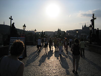 Прага, Карлов мост, Чешская Республика, туристы, Туризм, пешеходные, прохожих
