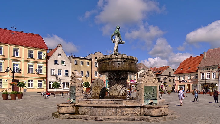 Polonia, Darlowo, Darłowo, Marketplace, Fontana di Hansa, architettura, Europa
