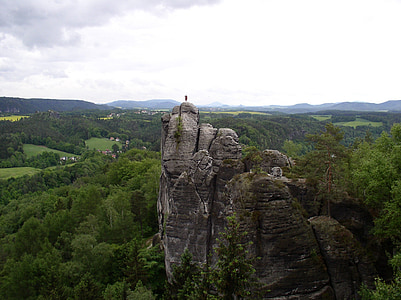 monge, rocha, personagem de monge, montanhas de arenito do Elba, Saxon switzerland, Saxônia