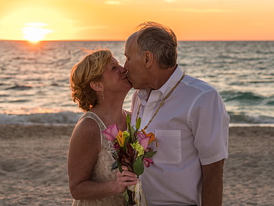 pludmales kāzas, cilvēki, persona, pludmale, kāzas, saulriets, mīlu