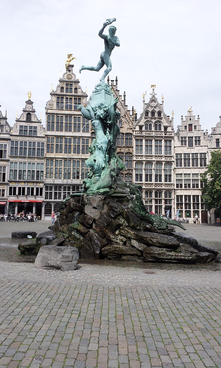 Anversa, statua in bronzo, Brabobrunnen, Grand place, Piazza, città, Belgio