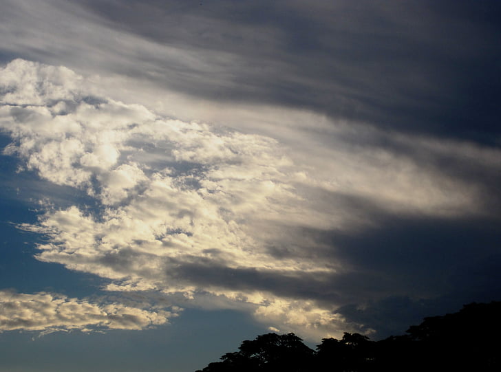 nuages, a balayé, strié, groupé en masse compacte, blanc, ombre, lumière