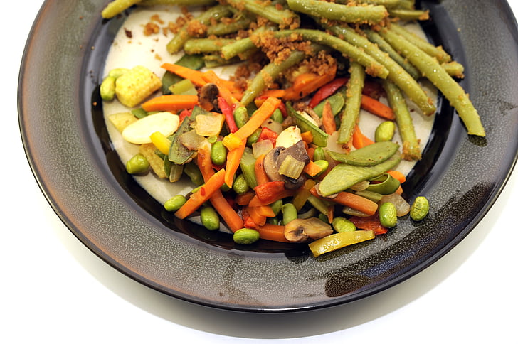 Salat-Teller, gemischter Salat, Gemüsesalat, Ernährung, abnehmen, Detox, Essen