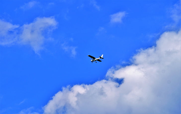 เครื่องบิน, ท้องฟ้าสีฟ้า, ฤดูร้อน, ท้องฟ้า, แมลงวัน, เงา, มีเที่ยวบิน