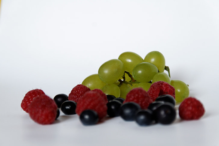 Mustikad, vaarikad, viinamarjad, puu, terve, vitamiinid, puuviljad