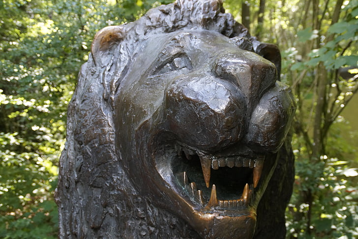 lion, metal, tooth, baring teeth, brass, bronze, statue