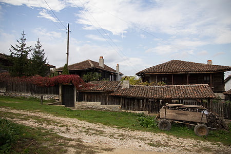 Bulgária, vila, carrinho, casa de madeira