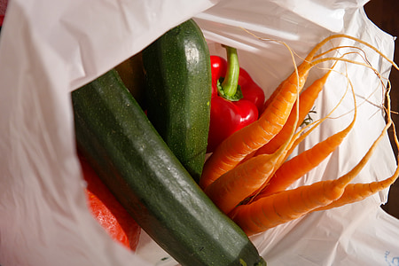 pirkinių krepšys, rinkos, daržovės, cukinija, morkos, paprikos, raudona