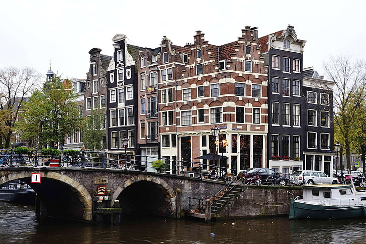 Amsterdam, Holland, architecture, bâtiments, façade du bâtiment, bizarre
