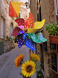 Farben, Windrad, Sonnenblumen, bunte Windräder, Straße, über, historischen Zentrum