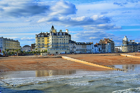 plaj, Eastbourne, İngiltere, gökyüzü ve bulutlar, güneşli, Bina
