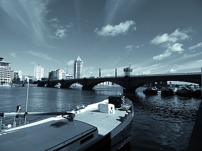 Архитектура, черный и белый, лодки, мост, здания, город, городской пейзаж