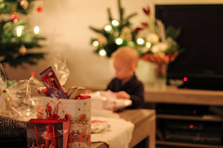 Коледа, подаръци, дете, разопаковането, декорация, време за Коледа, подарък