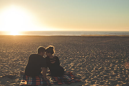 Fotografía, pareja, Ver, puesta de sol, orilla del mar, chico, hombre