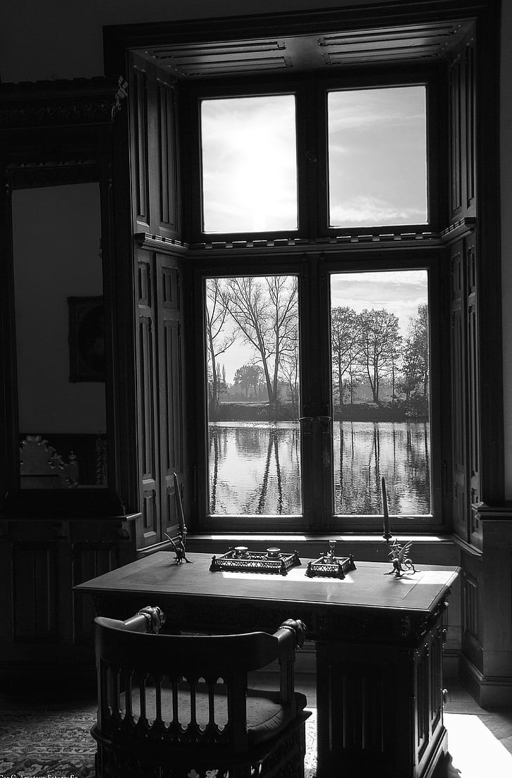 Прозорец, ромб, капаци на прозорци, кабинет, таблица, стол, Черно и бяло