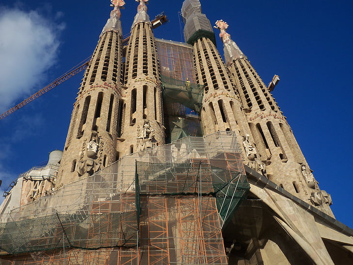 Sagrada familia, Barcelona, székesegyház, templom, építészet, műemlékek
