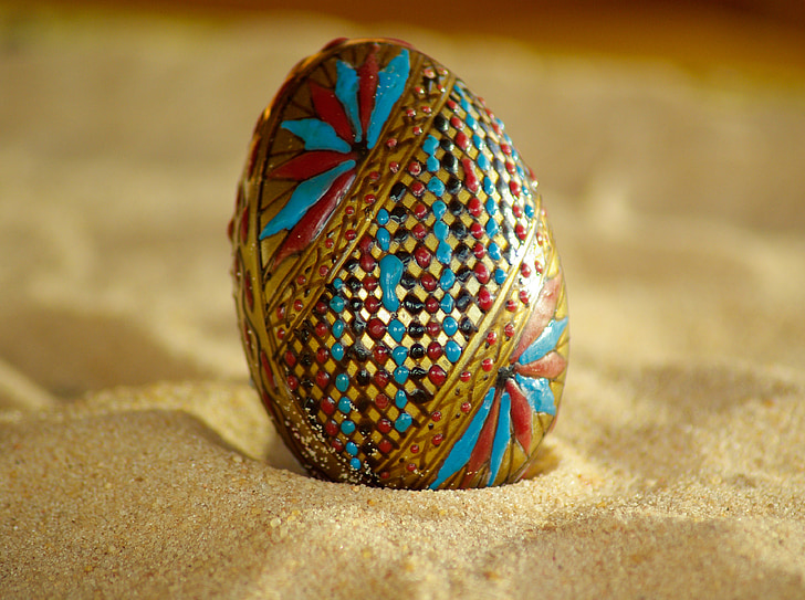 romania, painted egg, sand