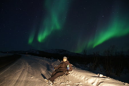 Nordlicht, Aurora borealis, Grün, violett, unter dem Nordlicht, Lappland, Schweden