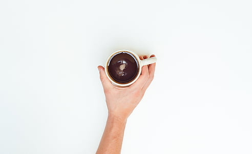 personne, Holding, blanc, céramique, café, Mug, brun
