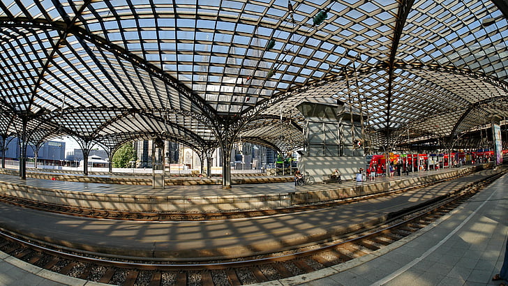 Κολωνία, τον κεντρικό σιδηροδρομικό σταθμό της Κολωνίας, δομή χάλυβα, πλατφόρμα, γυαλί