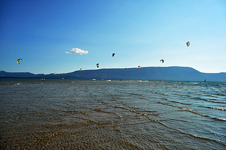 Kitesurfing, ústí Neretvy, Chorvatsko, voda, draci, léto, svátky