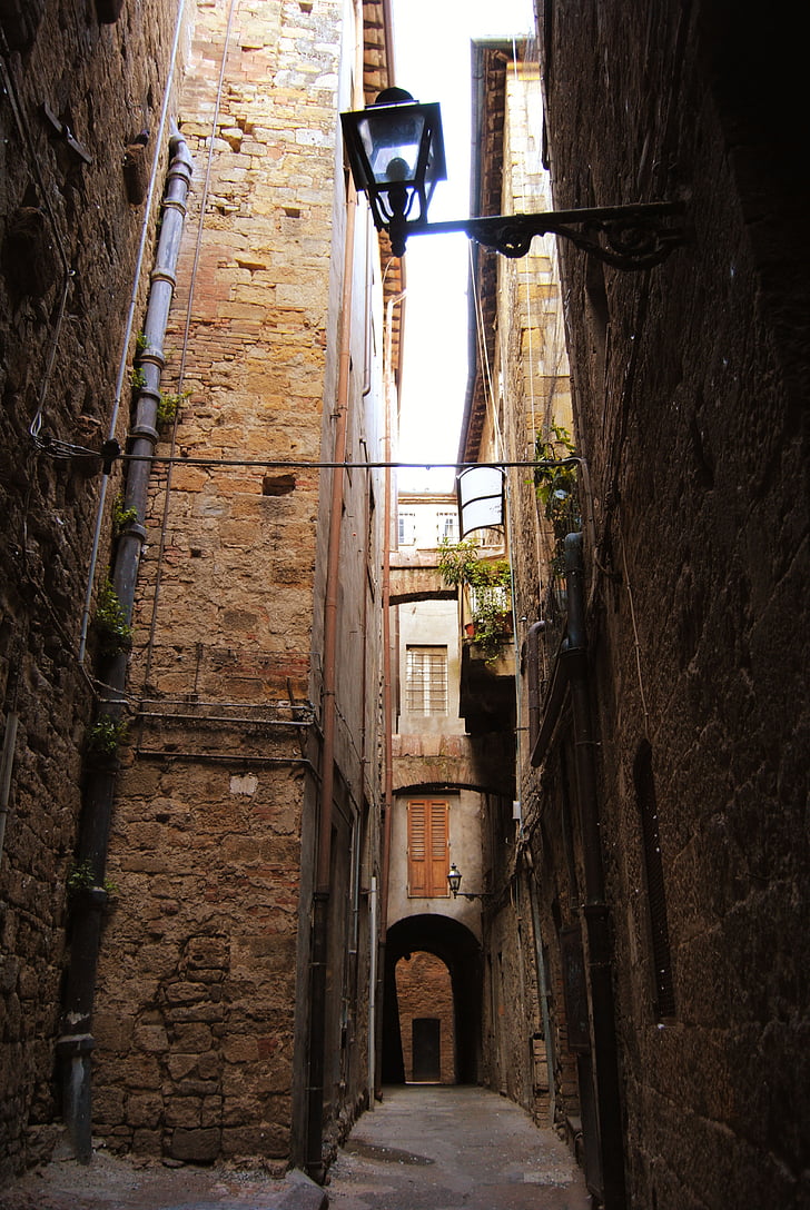 Old street, Ulica, Volterra, Włochy