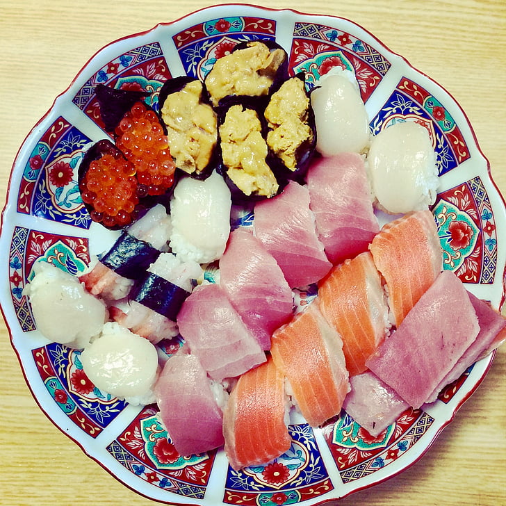 Sushi, à la main, délicieux, grande, plat, famille, fête d’accueil