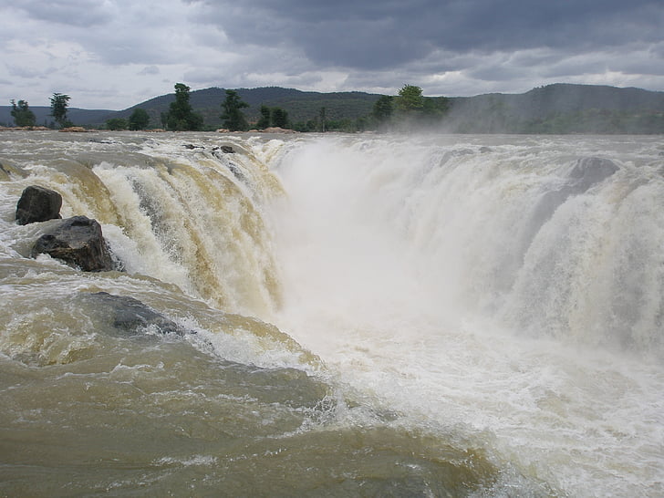 Водоспади hogenakkal, Водоспади недалеко від Бангалора, hogenakkal води