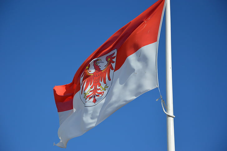 флаг, Бранденбург, червен орел, вятър, символ, небе, синьо