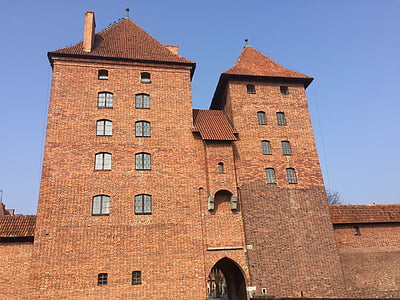 vùng Masuria, Ba Lan, Malbork, lâu đài, Đài tưởng niệm