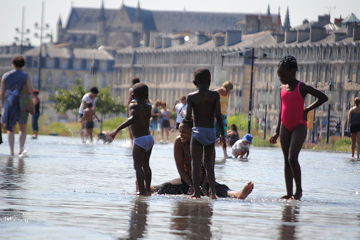 family in water, family playing, bordeaux, family, summer, people, fun