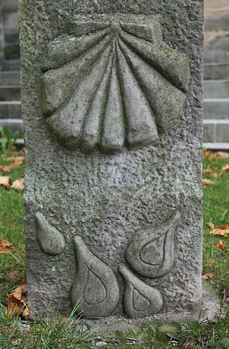 scallop, memorial stone, hiking monument