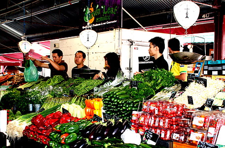 poljoprivrednici na lokalnom tržištu, povrće, povrća na tržištu, hrana, stoji, prodati, grah