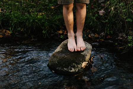 picioare, iarba, natura, persoană, rock, Stream, apa
