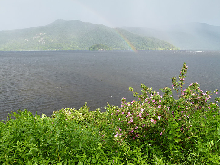 Delno oblacno, dež, mavrica, canim jezero, British columbia, Kanada, kulise