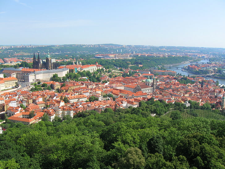 Prag, staden, visningar, topp, taket av den, slott, rött tak