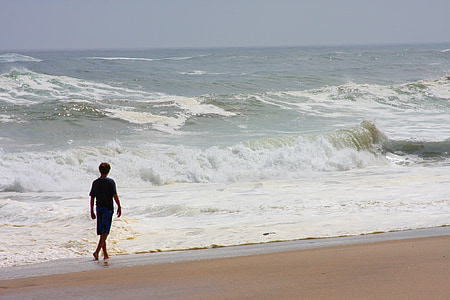 παραλία, Αγόρι, το περπάτημα, στη θάλασσα, το καλοκαίρι, κύματα, το πρωί