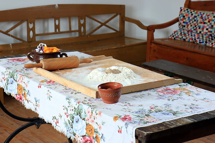 Kuchyňa, jedálenský stôl, múka, valec, torta, Príprava, rustikálne