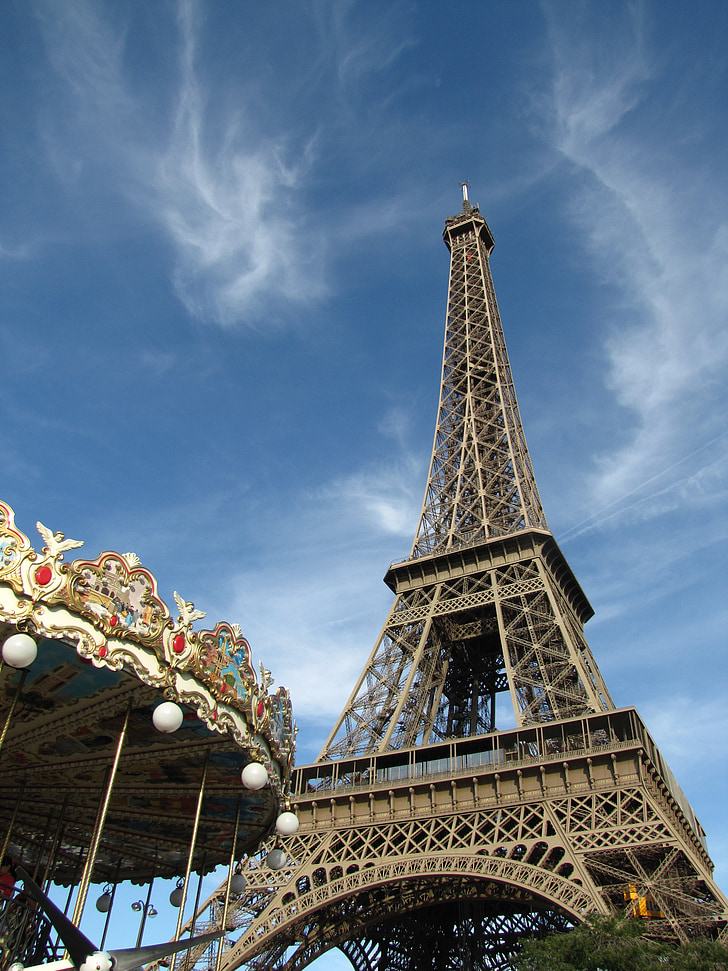 Francia, Parigi, Torre Eiffel, carosello