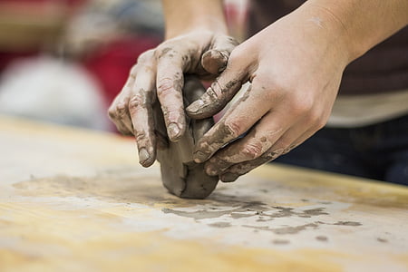 argila, mãos, esculpir, arte, mão humana, fazendo, massa de pão